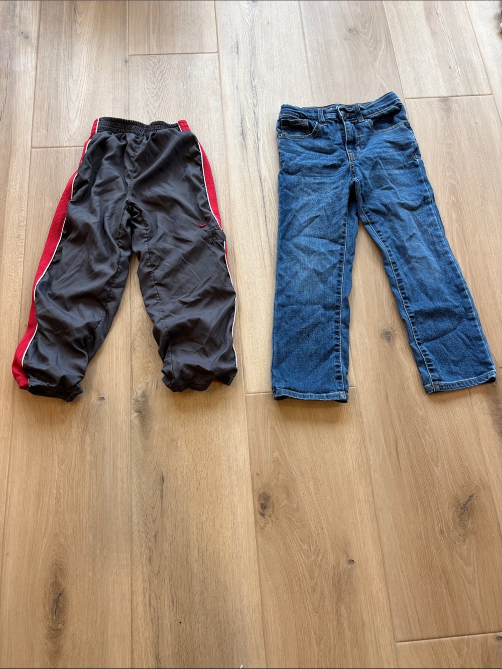 🌲2 pairs of boys size 7 pants🌲